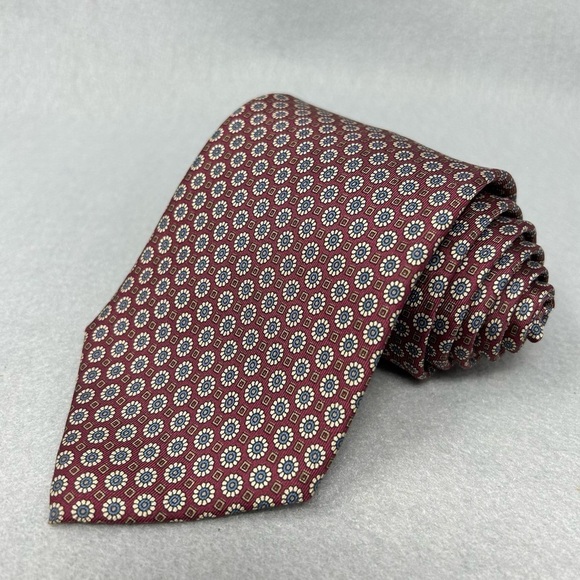 Gilbert & Lodge Men Silk Red with Geometric Pattern Necktie Tie, 3.5 x 55. - Picture 1 of 7